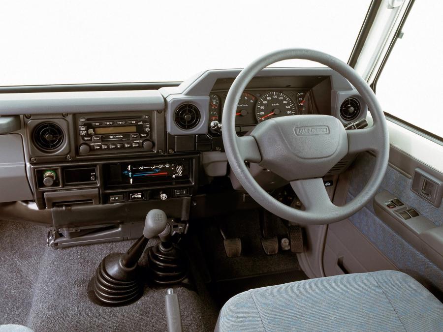  Toyota Land Cruiser 70 Troop Carrier 1999 года  (фото 6 из 14)